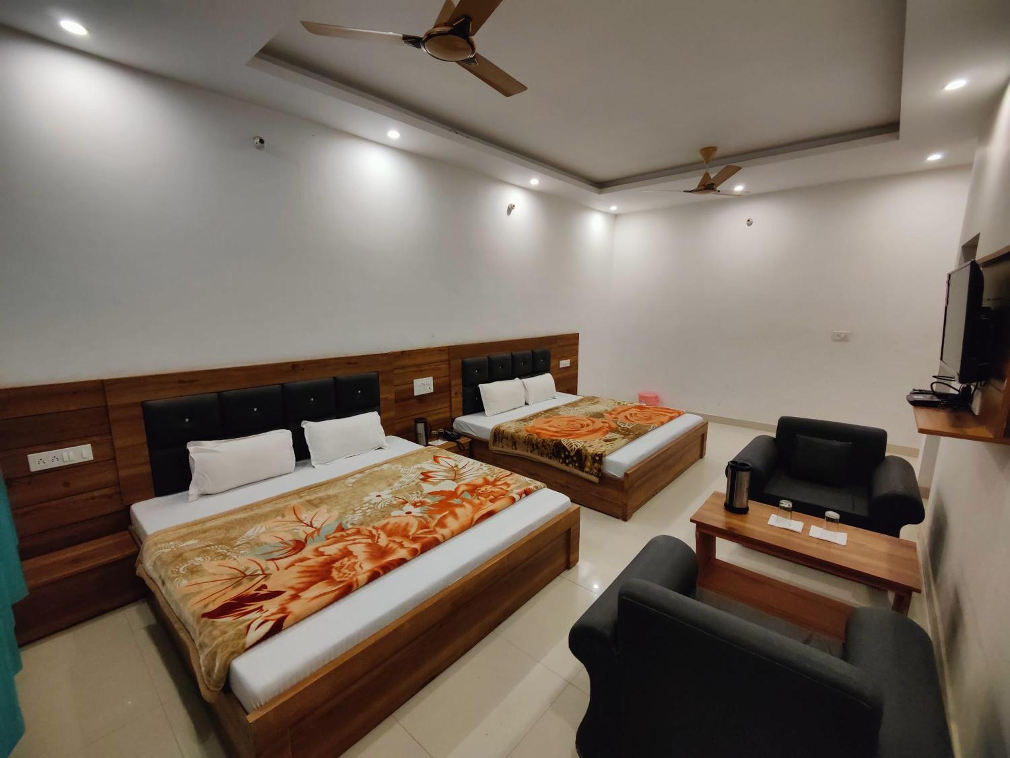 Alaknanda Motel & Restaurant Rudraprayāg Kültér fotó